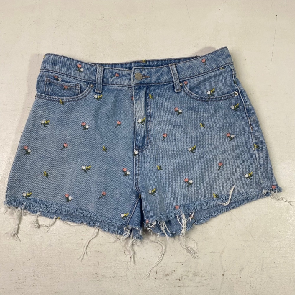 Floral Embroidered Denim Shorts Size 8 Light Wash High Rise Raw Hem Time & Tru
